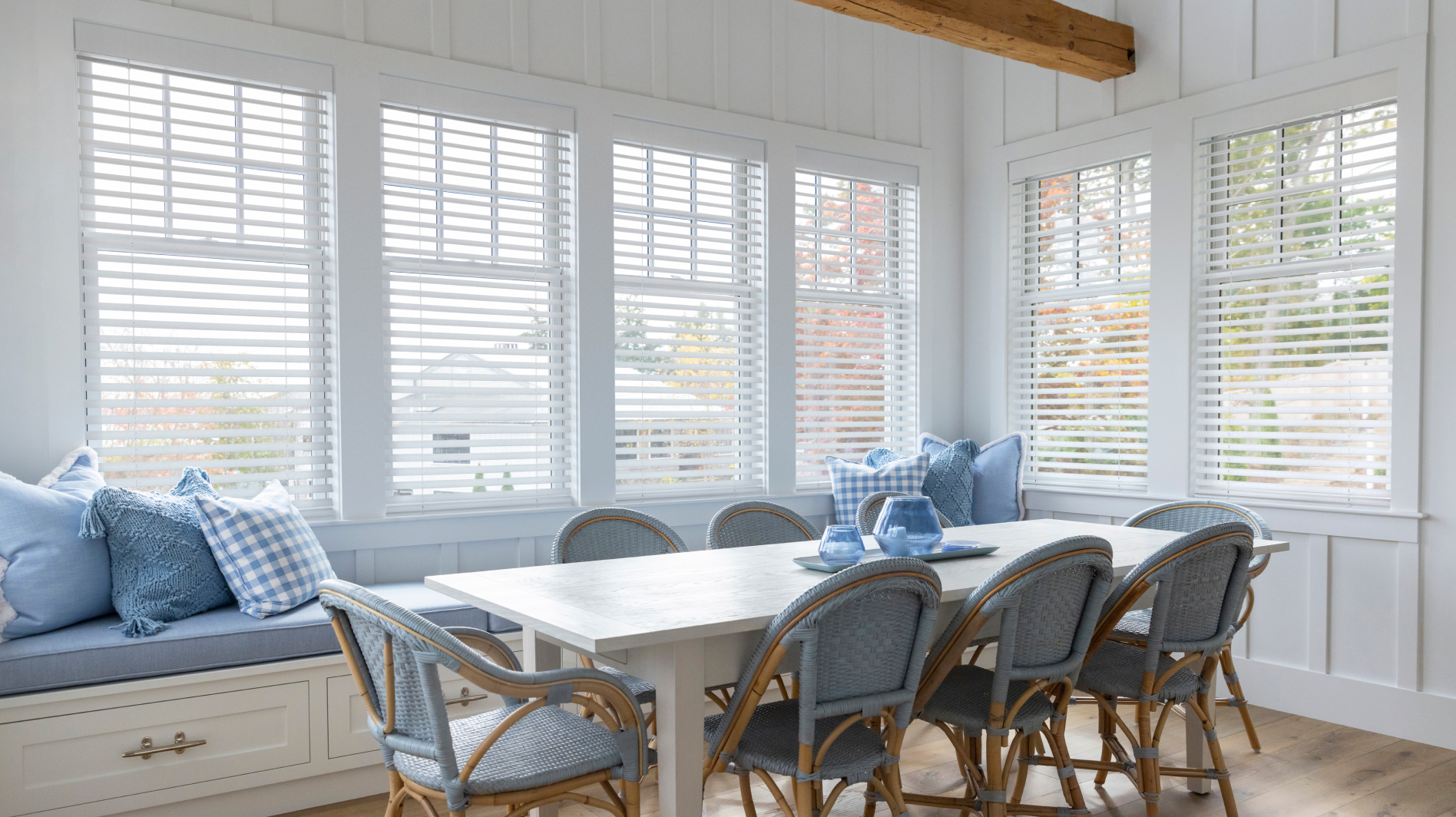 Lutron Caséta smart shades and blinds filtering daylight in a residential dining room